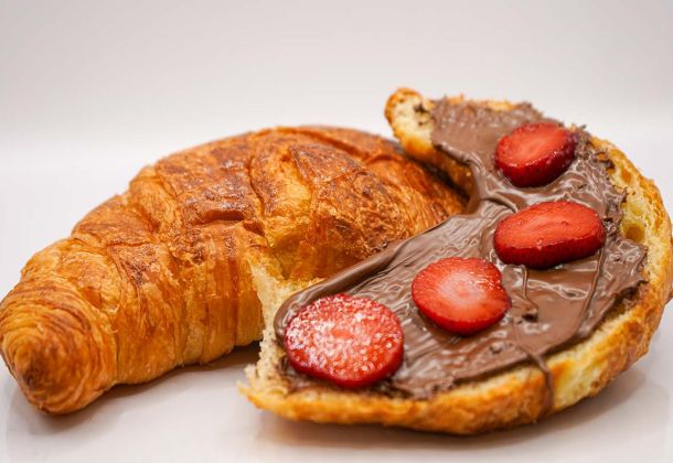 Nutella_Croissant_with_Strawberry